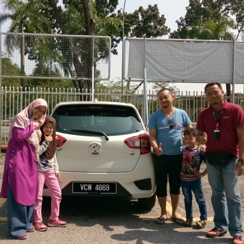 Abg Halim Sekeluarga